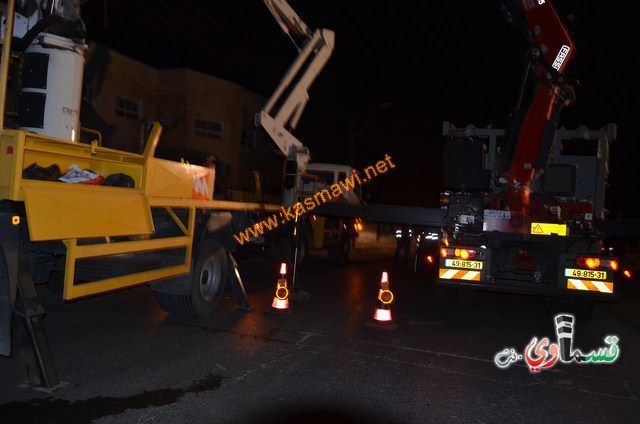 كفرقاسم :اعمال بستنة وقطع الاشجار العالية في المدرسة الغزالية وشركة الكهرباء تفصل الكهرباء عن الحي الغربي وتغلق السلطاني 